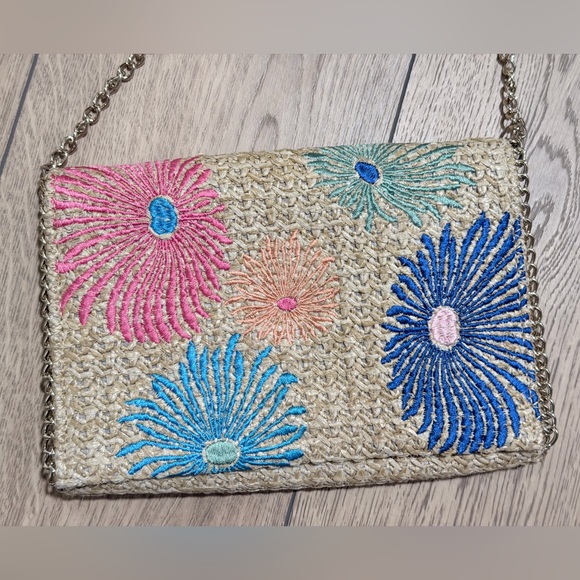 Chelsea28 Floral Embroidered Straw Woven Crossbody Purse Hand Bag Gold Chain - Picture 3 of 7